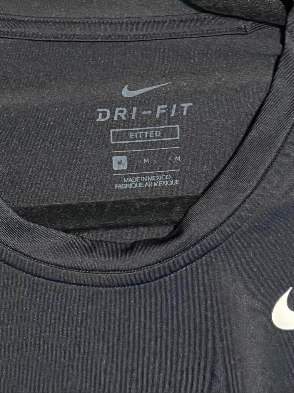 Men’s Nike Black Short-Sleeve Dri-FIT Performance Tee - Picture 3 of 3